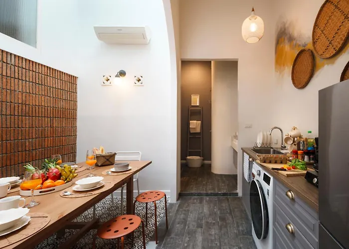 Non Entire Historic 5 Bedroom Riverside Shophouse Near Iconsiam For Families And Groups Casa vacanze Bangkok
