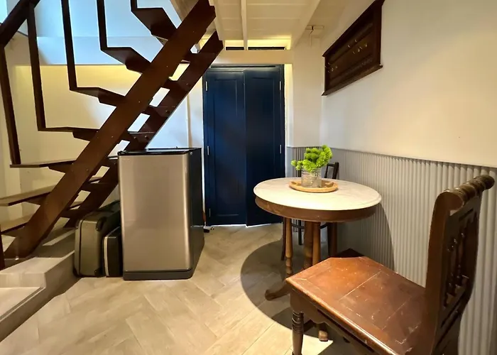Non Entire Historic 5 Bedroom Riverside Shophouse Near Iconsiam For Families And Groups Casa vacanze Bangkok